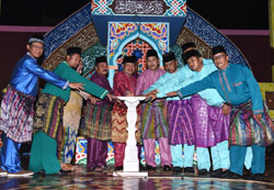  Bupati Amril Ajak Gelorakan Gemar Baca Alquran